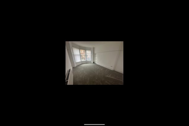 2 Bed Flat, Mount Stuart Street, G41 - Photo 1