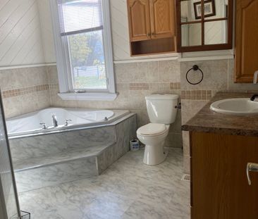 For Lease - 5440 Yonge Street, Innisfil, Ontario - Photo 2