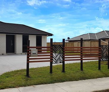 Modern, near new four bedroom - Photo 1