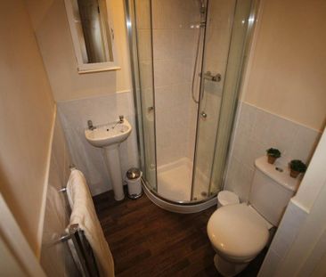 1 bedroom in a house share to rent - Photo 4