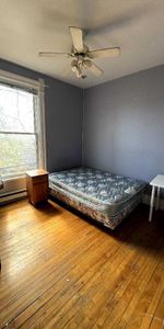 Best location downtown..furnished 2 bedrm - Photo 3