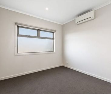 Conveniently located modern four bedroom townhouse - Photo 3