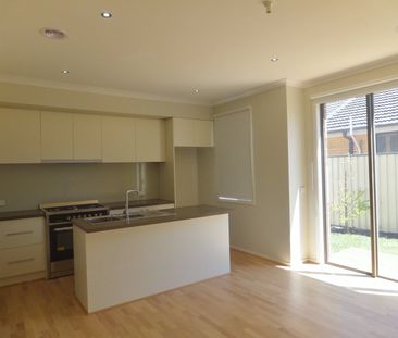 MODERN 2 BEDROOM TOWN HOUSE IN GREAT LOCATION - Photo 3