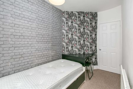 4 bedroom house to rent Brindley Street, Newcastle, ST5 - Photo 3