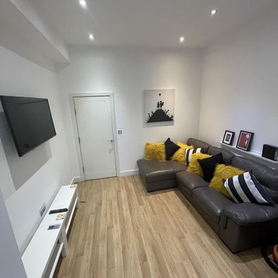 1 bedroom in a house share to rent - Photo 1