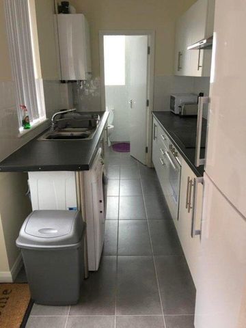 3 bedroom house share to rent - Photo 5