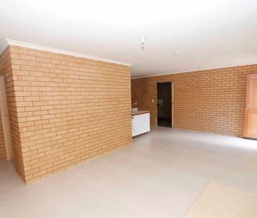Ground Floor Unit Close to Town - Photo 1