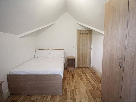 3 bedroom apartment to rent - Photo 2