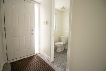 For Lease - 73 Longshire Circle, Barrhaven, Ontario - Photo 3