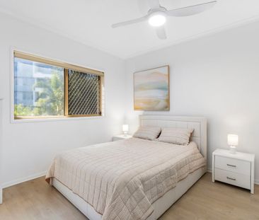 Furnished 3 Bedroom Apartment Now Available - Photo 5