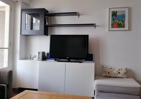 Partilho apartamento com jovem profissional ou estudante