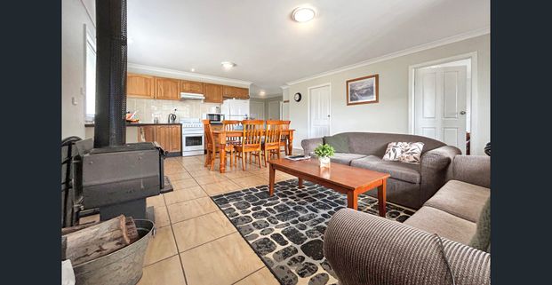 Spacious 3-Bedroom Home - Long Term Lease - Photo 1