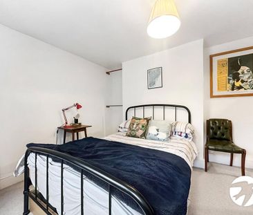 2 bedroom maisonette to rent - Photo 4