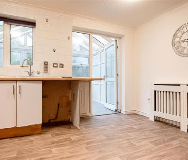 2 bedroom semi-detached house to rent - Photo 4