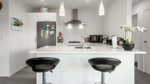 Modern 2-Bedroom Unit - Photo 1