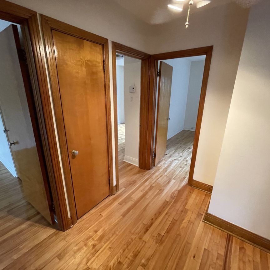 Grand 5 1/2 à Ahuntsic Cartier-Ville au deuxième étage - Photo 1