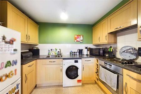 Commonwealth Drive, Three Bridges, Crawley, West Sussex, RH10 - Photo 5