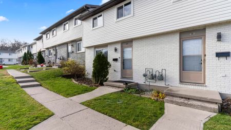 For Lease - 421 Griffith Street, London South, Ontario - Photo 3