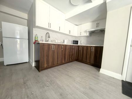 For Lease - 437 Bathurst Street, Toronto, Ontario - Photo 3