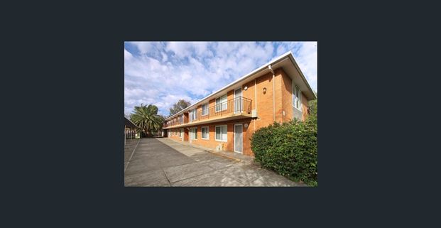 Bright and beautiful - Photo 1