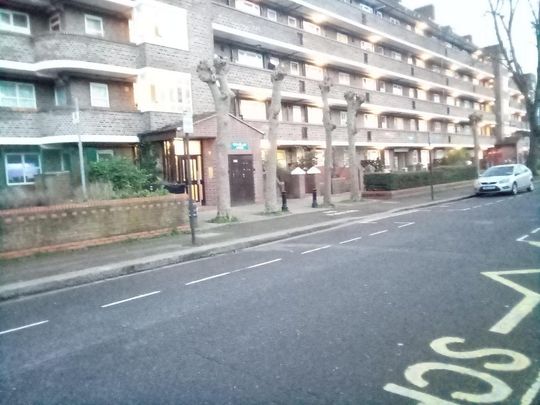 1 bedroom in a flat share to rent - Photo 1