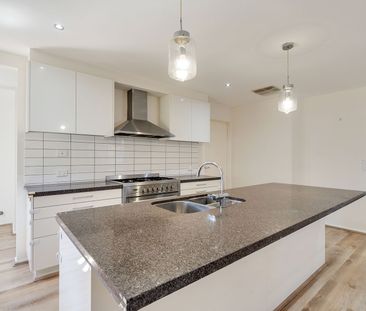 Bright & Spacious! - Photo 3