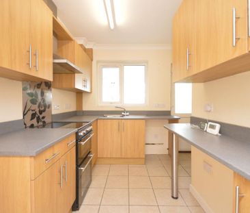 3 bedroom semi-detached house to rent - Photo 5