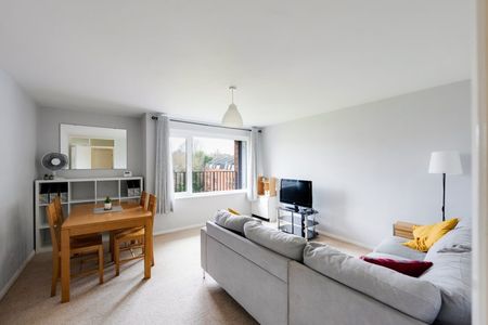 2 Bed Flat - Photo 3