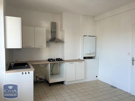 Location Appartement 6 pièces 138m² ST NAZAIRE 44600 - Photo 2
