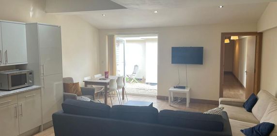 4 bedroom flat to rent - Photo 2