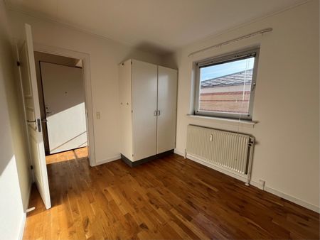 Skøn 3 vær. lejlighed på 81 m2 med stor syd/vestvendt altan. - Photo 3