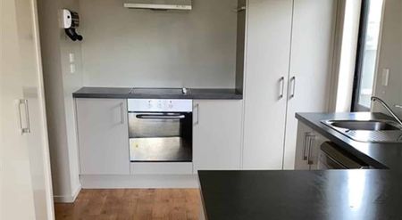 Modern Three Bedroom Home - Photo 4