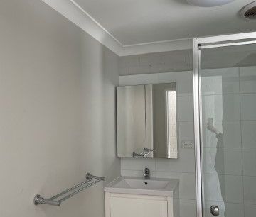 Ideal Location - One Bedroom Studio Apartment - Photo 2