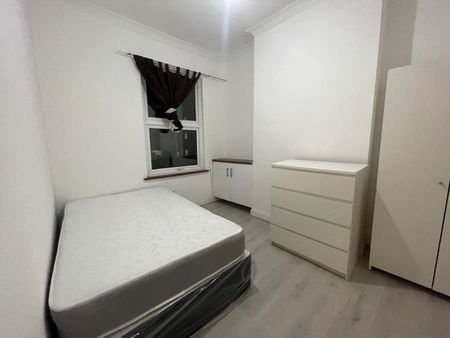 1 Bed Flat, Romford Road, E15 - Photo 4