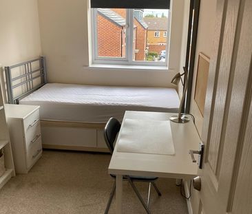 3 Bed Terraced House, Cherry Tree Drive, CV4 - Photo 4