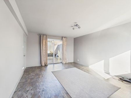 4 bedroom semi-detached house to rent - Photo 2