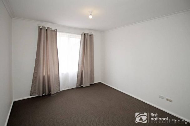 Charming & Convenient 3-Bedroom Home in the Heart of Cranbourne - Photo 1