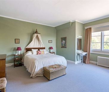 An Imposing Country Residence with Elegant Features - Photo 5