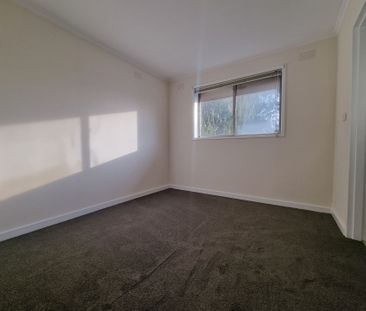 Conveniently Located One-Bedroom Flat in Mentone - Photo 4