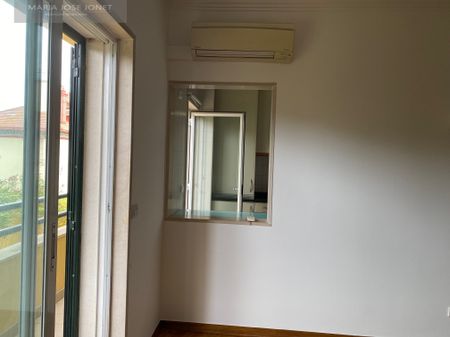 Óptimo T1 sem móveis condomínio com piscina - Photo 4