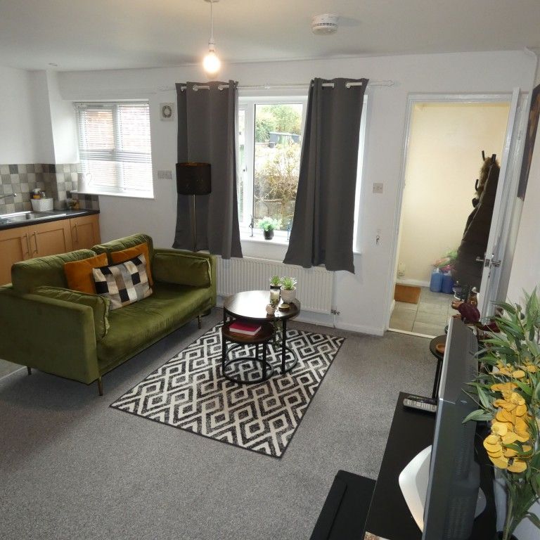 1 bed House - To Let - Photo 1