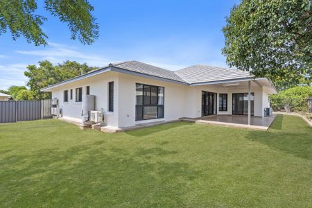 EXECUTIVE 4-BEDROOM RESIDENCE – LYONS, NT - Photo 3