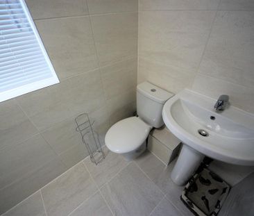 1 bedroom in a house share to rent - Photo 4