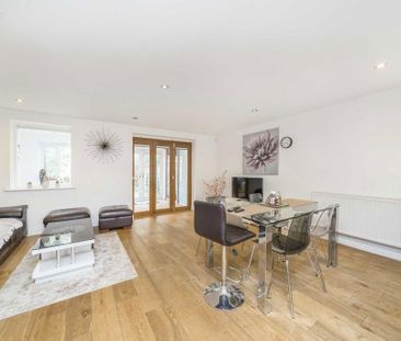 3 bedroom flat to rent - Photo 1