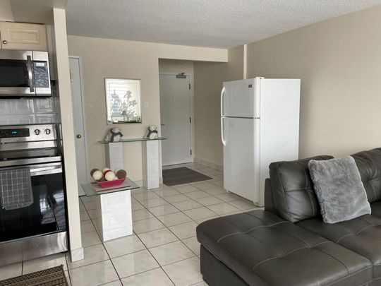 For Lease - 25 Fairview Road Unit# 1101Rm2, Mississauga, Ontario - Photo 1