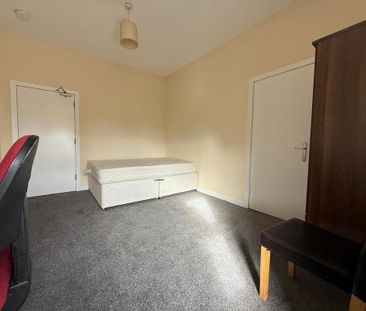 3 bedroom house of multiple occupation to rent - Photo 1