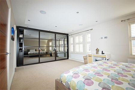 Aspen Close, Hampton Wick - 5 bedrooms Property for lettings - Chasebuchanan - Photo 3