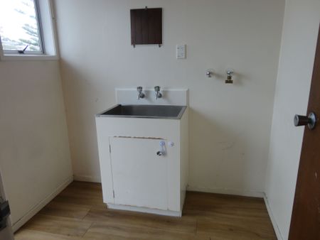 affordable One level home in Bucklands Beach - Photo 3