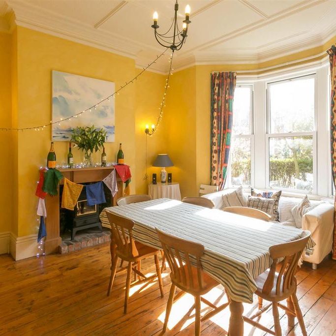 5 bedroom end of terrace house to rent - Photo 1