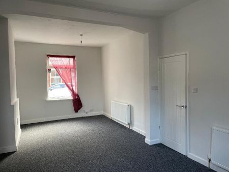 3 Bedroom Detached House To Rent - Photo 2